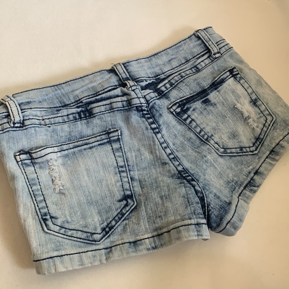 ‼️SOLD‼️ 3/$15 Distressed Jean Shorts size S - Picture 2 of 5